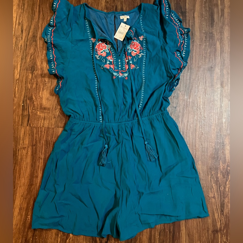 En Crème Romper size XL